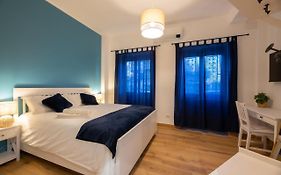 Bed & Breakfast Across The Room